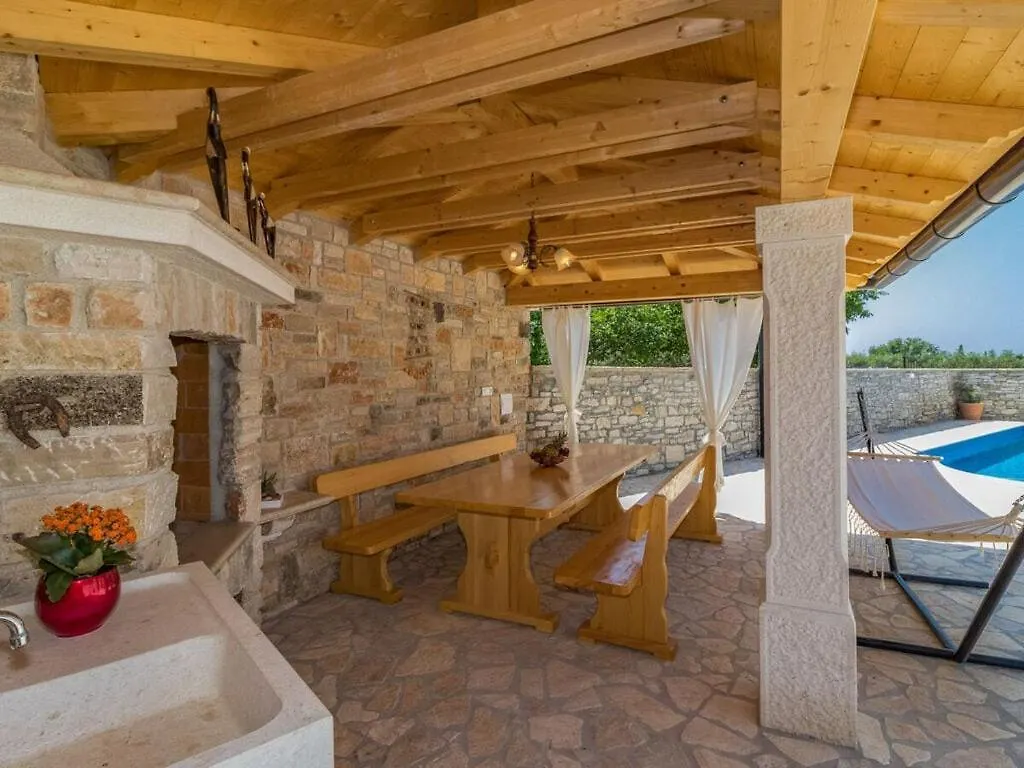 Villa Leonardelli Galizana Croatia